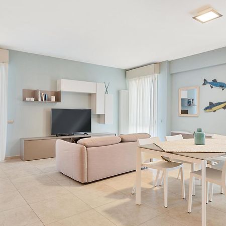 Levante Appartamento Di Pregio, Terrazza E Vista Panoramica Sul Mare E La Citta В'яреджо Екстер'єр фото