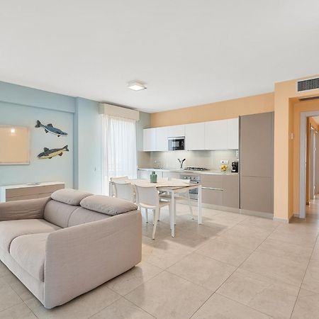 Levante Appartamento Di Pregio, Terrazza E Vista Panoramica Sul Mare E La Citta В'яреджо Екстер'єр фото