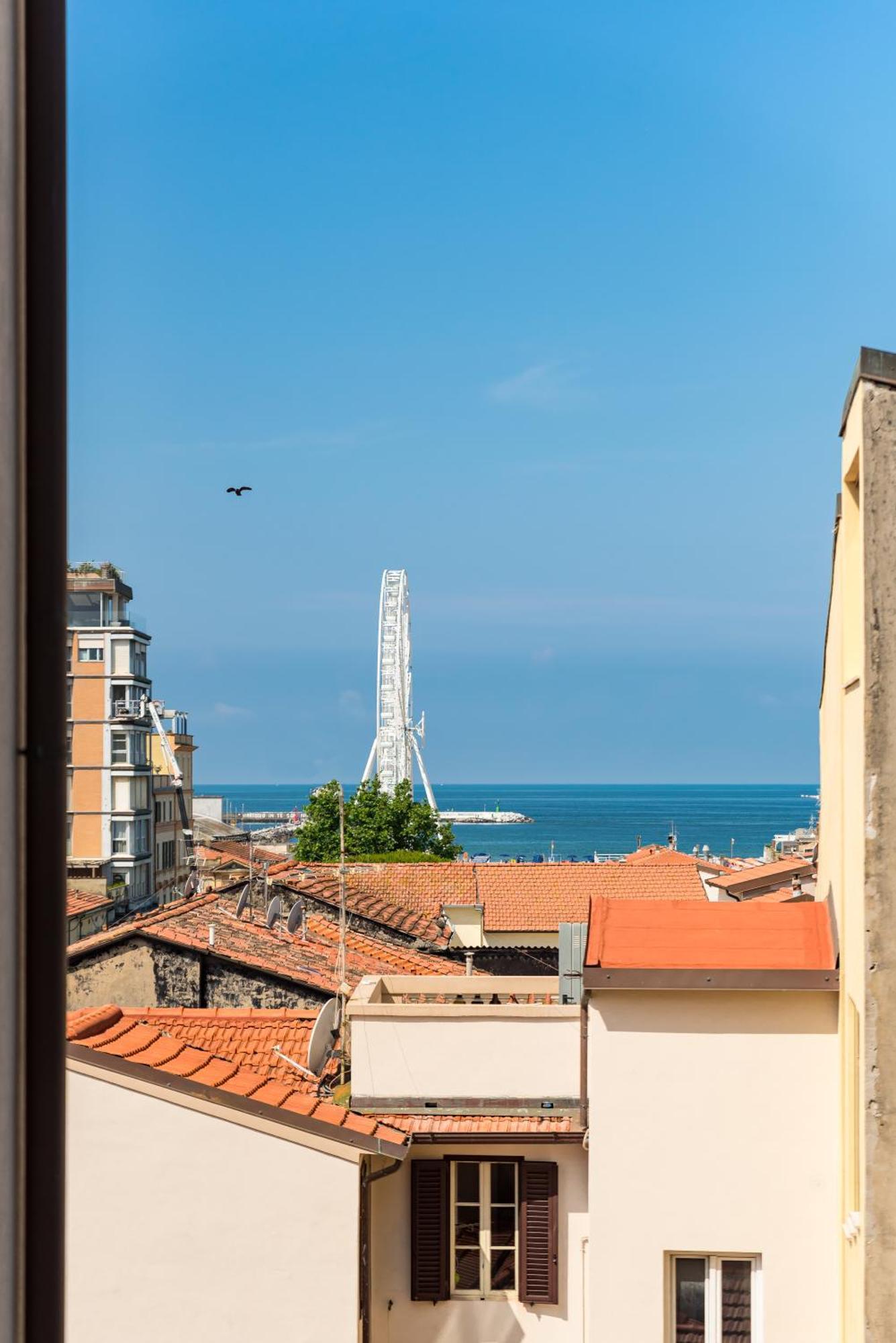 Levante Appartamento Di Pregio, Terrazza E Vista Panoramica Sul Mare E La Citta В'яреджо Екстер'єр фото